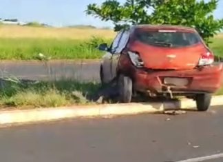 Colisão entre veículos seguida de atropelamento deixa dois feridos em estado grave em Uberlândia Colisão entre veículos seguida de atropelamento deixa dois feridos em estado grave em Uberlândia