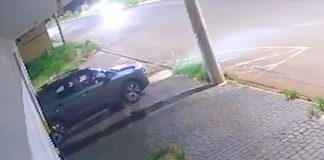 Criminosos da ‘Gangue da Marcha à Ré’ desistem de invasão após alerta de moradores em Uberlândia Criminosos da 'Gangue da Marcha à Ré' desistem de invasão após alerta de moradores em Uberlândia