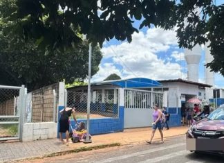Homem armado dispara contra van e intimida motorista em frente a escola em Uberlândia Homem armado dispara contra van e intimida motorista em frente a escola em Uberlândia