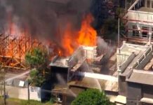 Incêndio atinge cenários de novelas nos Estúdios Globo e fere cinco brigadistas Incêndio atinge cenários de novelas nos Estúdios Globo e fere cinco brigadistas