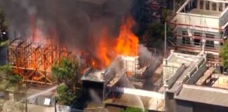 Incêndio atinge cenários de novelas nos Estúdios Globo e fere cinco brigadistas Incêndio atinge cenários de novelas nos Estúdios Globo e fere cinco brigadistas