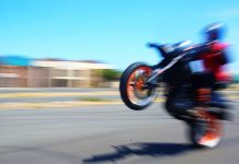 Jovem sofre grave acidente ao empinar moto e é internado na UTI em Patrocínio Jovem sofre grave acidente ao empinar moto e é internado na UTI em Patrocínio