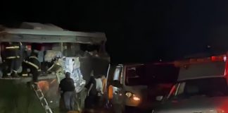 Motorista de Carreta é Preso Após Acidente Fatal que Deixou 12 Universitários Mortos no Interior de SP Motorista de Carreta é Preso Após Acidente Fatal que Deixou 12 Universitários Mortos no Interior de SP