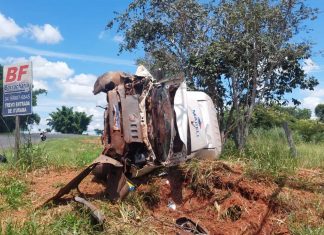 Motorista fica ferido após capotamento na MGC-497, em Iturama Motorista fica ferido após capotamento na MGC-497, em Iturama