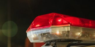 Mulher é esfaqueada pelo ex-companheiro e consegue fugir com os filhos para pedir ajuda Mulher é esfaqueada pelo ex-companheiro e consegue fugir com os filhos para pedir ajuda