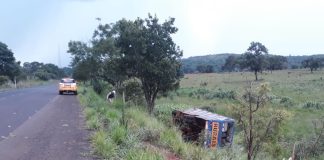 Ônibus com 23 trabalhadores rurais despenca em ribanceira na MGC-497, em Prata Ônibus com 23 trabalhadores rurais despenca em ribanceira na MGC-497, em Prata
