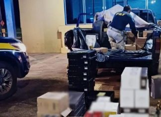 PRF apreende mais de 650 garrafas de vinho na BR-365, em Uberlândia PRF apreende mais de 650 garrafas de vinho na BR-365, em Uberlândia