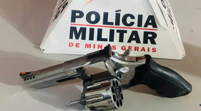 Polícia Militar apreende arma de fogo em Ituiutaba após denúncia sigilosa Polícia Militar apreende arma de fogo em Ituiutaba após denúncia sigilosa