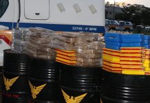 Polícia Militar apreende carreta com 144 tabletes de drogas na BR-050, em Uberaba Polícia Militar apreende carreta com 144 tabletes de drogas na BR-050, em Uberaba