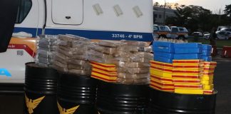 Polícia Militar apreende carreta com 144 tabletes de drogas na BR-050, em Uberaba Polícia Militar apreende carreta com 144 tabletes de drogas na BR-050, em Uberaba