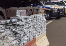 Polícia Rodoviária intercepta caminhão e apreende mais de 400 kg de cocaína no Triângulo Mineiro Polícia Rodoviária intercepta caminhão e apreende mais de 400 kg de cocaína no Triângulo Mineiro