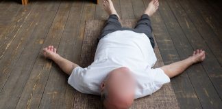 Surpresa assustadora: Mulher acorda e encontra ladrão roncando na sala de casa em Uberlândia Surpresa assustadora Mulher acorda e encontra ladrão roncando na sala de casa em Uberlândia