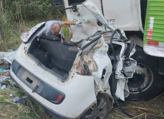 Tragédia na BR-040: Colisão entre carro e caminhão em Paracatu deixa três mortos Tragédia na BR-040 Colisão entre carro e caminhão em Paracatu deixa três mortos