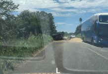 Acidente envolvendo duas carretas interdita parcialmente a MGC-497, perto de Iturama Acidente envolvendo duas carretas interdita parcialmente a MGC-497, perto de Iturama