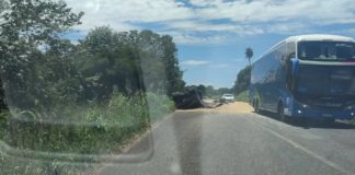 Acidente envolvendo duas carretas interdita parcialmente a MGC-497, perto de Iturama Acidente envolvendo duas carretas interdita parcialmente a MGC-497, perto de Iturama