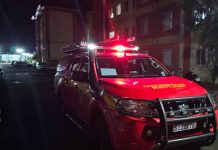 Casal preso em elevador é resgatado pelos bombeiros em Uberlândia Casal preso em elevador é resgatado pelos bombeiros em Uberlândia