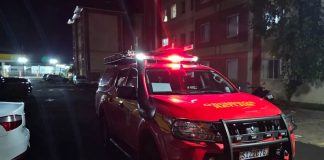 Casal preso em elevador é resgatado pelos bombeiros em Uberlândia Casal preso em elevador é resgatado pelos bombeiros em Uberlândia