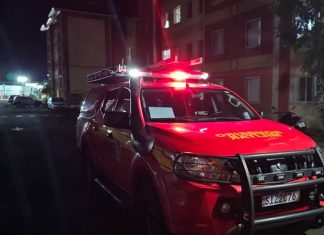 Casal preso em elevador é resgatado pelos bombeiros em Uberlândia Casal preso em elevador é resgatado pelos bombeiros em Uberlândia
