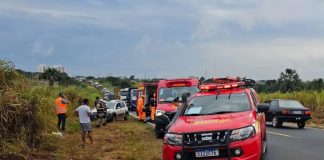 Colisão entre dois carros na BR-497, em Uberlândia, deixa três feridos Colisão entre dois carros na BR-497, em Uberlândia, deixa três feridos