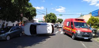 Dois capotamentos em sequência deixam três feridos em apenas uma hora em Uberlândia Dois capotamentos em sequência deixam três feridos em apenas uma hora em Uberlândia