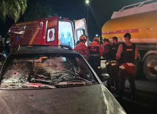 Homens atacam carro com garrafas e ferem motorista com pedrada após acidente na BR-050 em Uberlândia Homens atacam carro com garrafas e ferem motorista com pedrada após acidente na BR-050 em Uberlândia