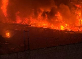 Incêndio Criminoso Alcança 80 Veículos no Pátio do Detran de Uberaba Incêndio Criminoso Alcança 80 Veículos no Pátio do Detran de Uberaba