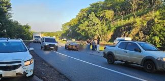 Motorista sai do carro após acidente e é atropelado fatalmente na BR-050, em Araguari Motorista sai do carro após acidente e é atropelado fatalmente na BR-050, em Araguari