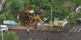 Prefeitura e PM realizam operação em área abandonada no centro de Ituiutaba Prefeitura e PM realizam operação em área abandonada no centro de Ituiutaba