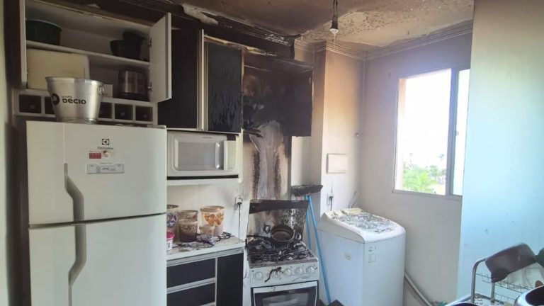 Apartamento pega fogo no bairro Shopping Park, em Uberlândia