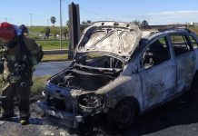 Carro pega fogo em viaduto da BR-050 e mobiliza Bombeiros em Uberlândia Carro pega fogo em viaduto da BR-050 e mobiliza Bombeiros em Uberlândia