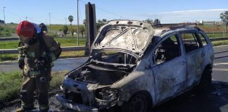 Carro pega fogo em viaduto da BR-050 e mobiliza Bombeiros em Uberlândia Carro pega fogo em viaduto da BR-050 e mobiliza Bombeiros em Uberlândia