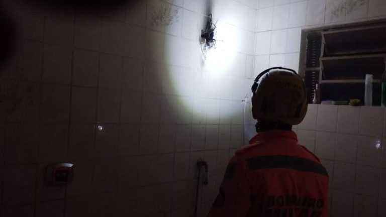 Chuveiro causa princípio de incêndio em casa no Centro de Ituiutaba
