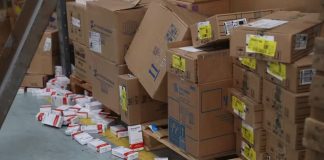 Criminosos armados invadem Central do SUS e roubam medicamentos em Uberlândia Criminosos armados invadem Central do SUS e roubam medicamentos em Uberlândia