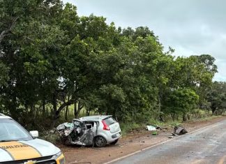 Grave acidente na MG-255: motorista morre após bater de frente com carreta Grave acidente na MG-255 motorista morre após bater de frente com carreta