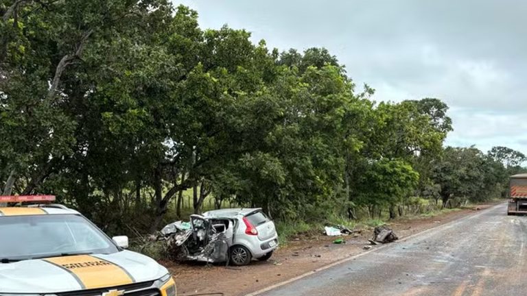 Grave acidente na MG-255 motorista morre após bater de frente com carreta