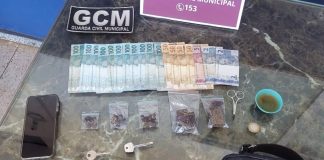 Motociclista é flagrado em fuga alucinante e acaba preso com drogas em Uberaba Motociclista é flagrado em fuga alucinante e acaba preso com drogas em Uberaba