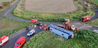Ônibus capota em Araguari e mata quatro pessoas — duas eram crianças Ônibus capota em Araguari e mata quatro pessoas — duas eram crianças