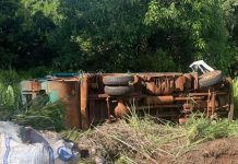 Acidente com caminhão de coleta na MG-255 em Frutal resulta em três feridos; veículo havia sido furtado em São Paulo Acidente com caminhão de coleta na MG-255 em Frutal resulta em três feridos; veículo havia sido furtado em São Paulo
