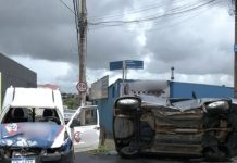 Acidente em cruzamento no Bairro Bom Jesus em Uberlândia provoca tombamento de veículo Acidente em cruzamento no Bairro Bom Jesus em Uberlândia provoca tombamento de veículo