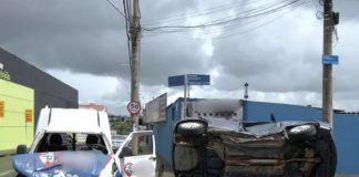 Acidente em cruzamento no Bairro Bom Jesus em Uberlândia provoca tombamento de veículo Acidente em cruzamento no Bairro Bom Jesus em Uberlândia provoca tombamento de veículo