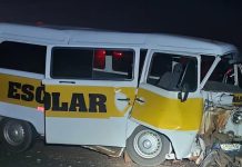 Acidente entre Kombi escolar e veículo de passeio resulta em feridos na MG-255, em Iturama Acidente entre Kombi escolar e veículo de passeio resulta em feridos na MG-255, em Iturama
