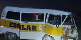 Acidente entre Kombi escolar e veículo de passeio resulta em feridos na MG-255, em Iturama Acidente entre Kombi escolar e veículo de passeio resulta em feridos na MG-255, em Iturama