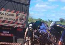 Acidente entre caminhões resulta em dois feridos na MG-461, em Gurinhatã. Acidente entre caminhões resulta em dois feridos na MG-461, em Gurinhatã.