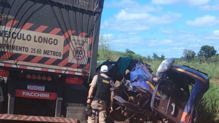 Acidente entre caminhões resulta em dois feridos na MG-461, em Gurinhatã.