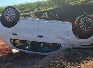 Acidente na MGC-452: Motorista Ferido em Capotamento de Veículo Acidente na MGC-452 Motorista Ferido em Capotamento de Veículo
