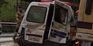 Ambulância de Lagoa Formosa Colide em Engavetamento na BR-354 Ambulância de Lagoa Formosa Colide em Engavetamento na BR-354