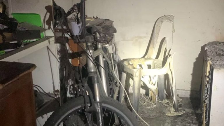 Bateria de bicicleta elétrica causa princípio de incêndio em apartamento no Centro de Araguari