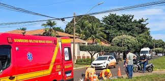 Bombeiros testemunham acidente de moto e salvam vítima em Ituiutaba Bombeiros testemunham acidente de moto e salvam vítima em Ituiutaba