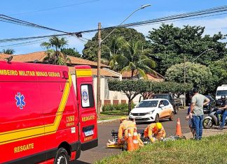 Bombeiros testemunham acidente de moto e salvam vítima em Ituiutaba Bombeiros testemunham acidente de moto e salvam vítima em Ituiutaba