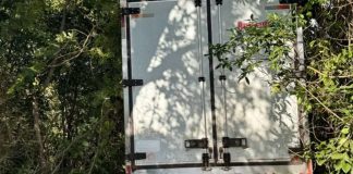 Caminhão baú carregado com carne resfriada é recuperado pela Polícia Militar Caminhão baú carregado com carne resfriada é recuperado pela Polícia Militar em Uberaba após ser encontrado abandonado na mata